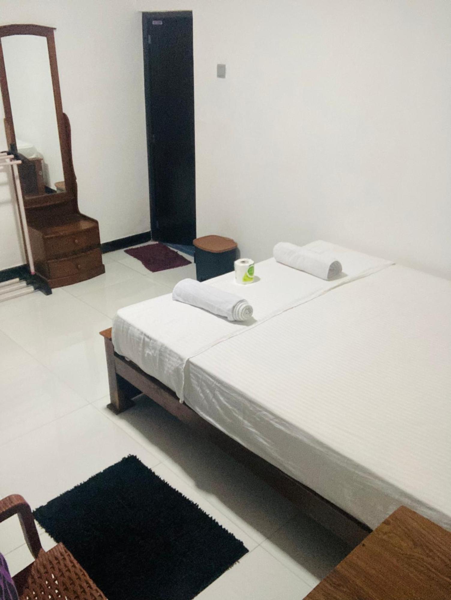 Malee Homestay Polonnaruwa Bagian luar foto