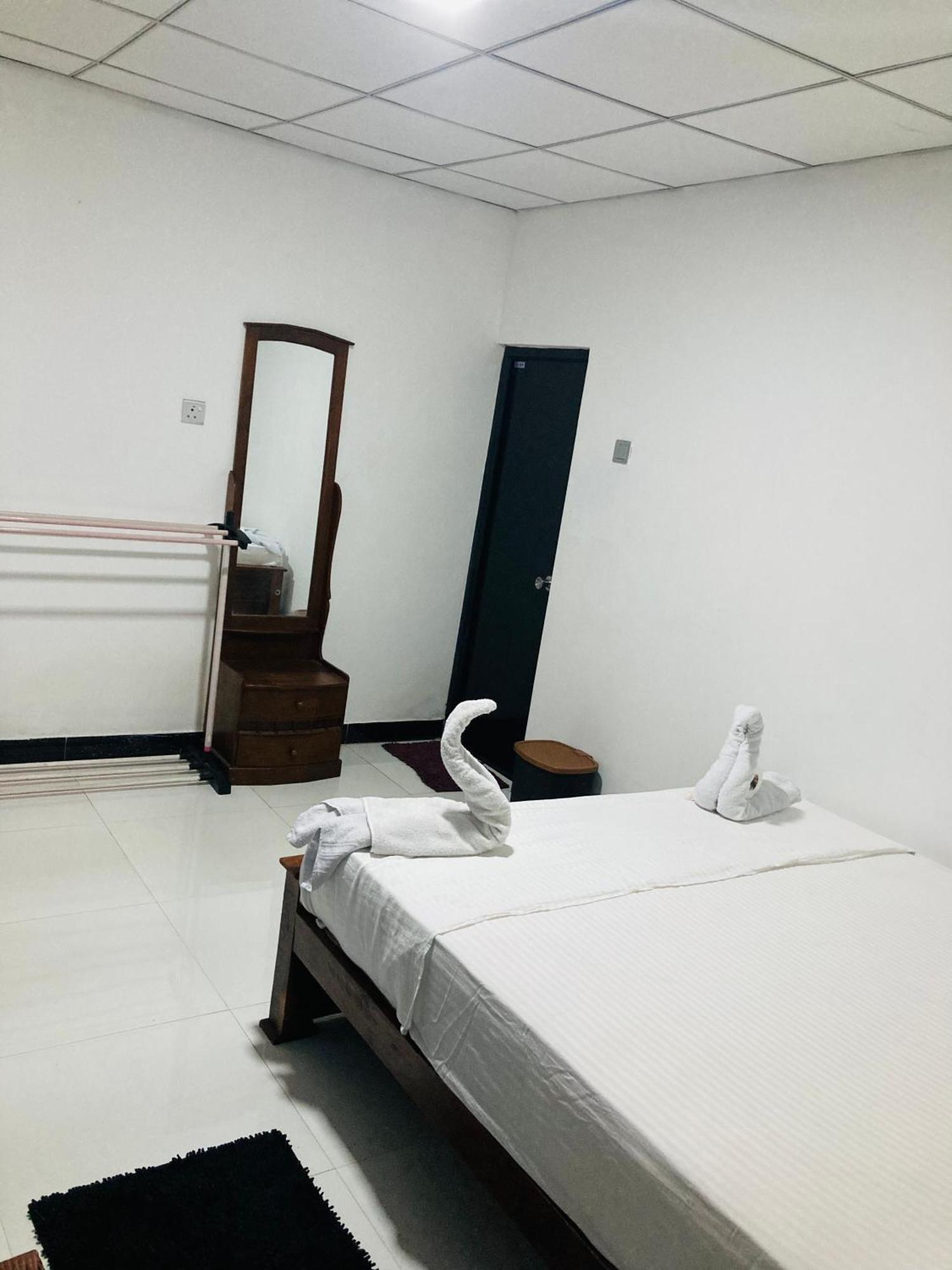 Malee Homestay Polonnaruwa Bagian luar foto