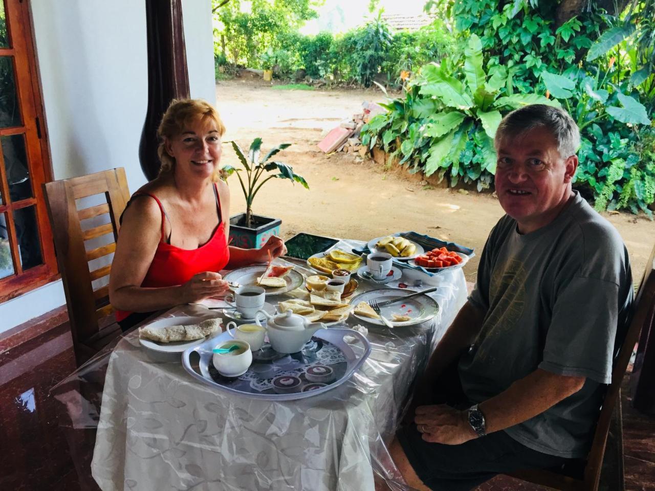 Malee Homestay Polonnaruwa Bagian luar foto