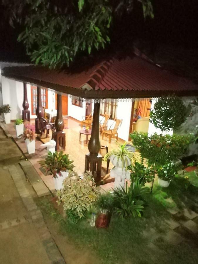 Malee Homestay Polonnaruwa Bagian luar foto